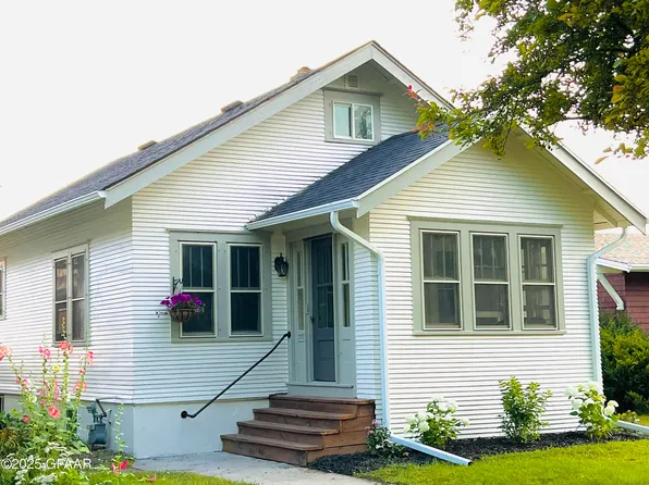 108 Conklin Ave, Grand Forks, ND 58203