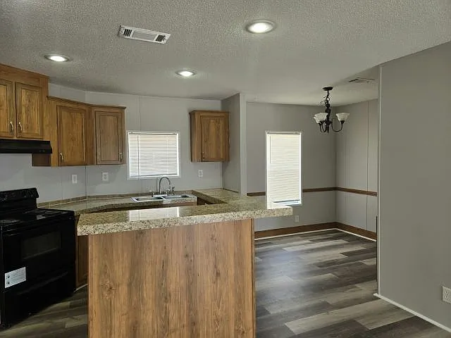 3 bed, 2.0 bath, 1040 sqft, $2,020 — Photo 3