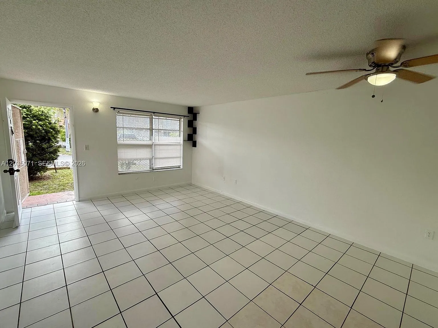 New World Condo Apts Iii — Photo 2