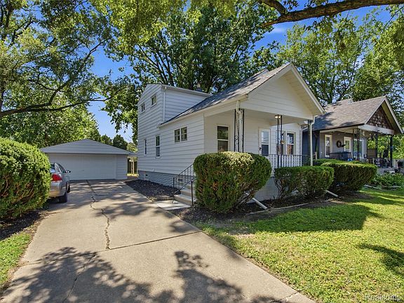 2nd image of 1063 Mayflower Ave