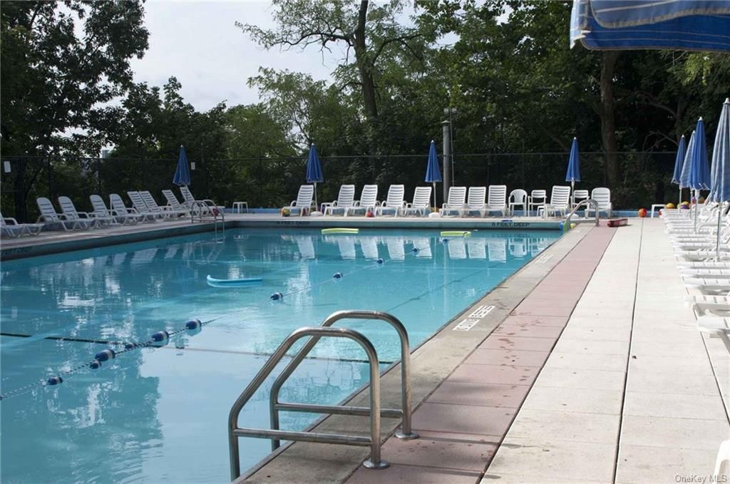 3 Bed 2 Bath Property, New York • 1,300 Sq Ft