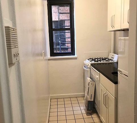 4th image of 208 E 28th St APT 4F