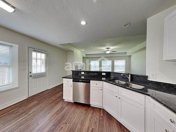 3rd image of 1830 Arrowhead Ct
