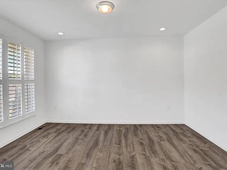 28 Long Bend Dr — Photo 27
