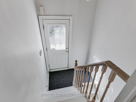 3rd image of 387 Crosby Ave