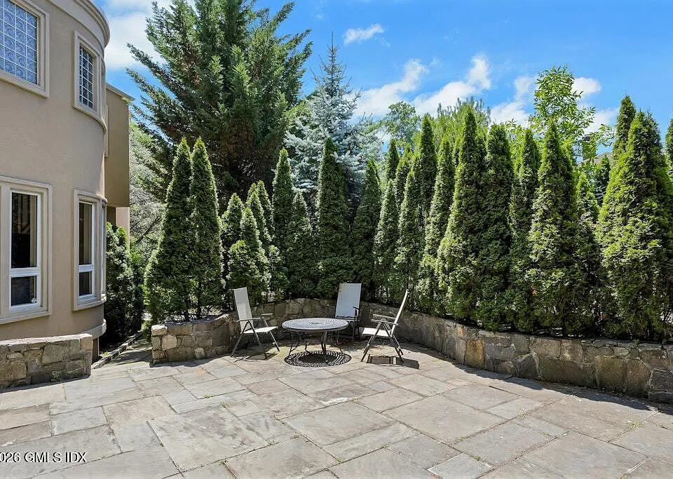2 Stormy Circle Dr