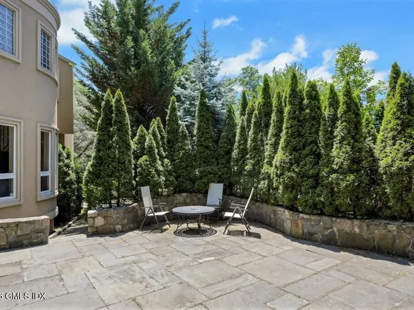 2 Stormy Circle Dr, Greenwich, CT 06830