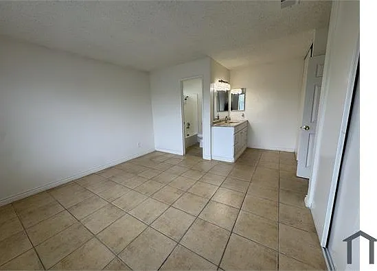 1144 Tribune St #A — Photo 6