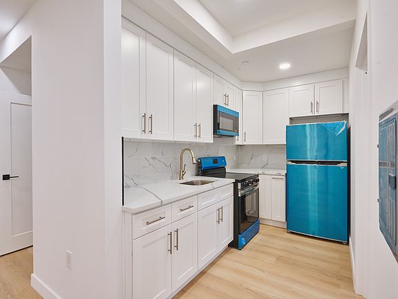 2nd image of 2305 Belmont Ave #201