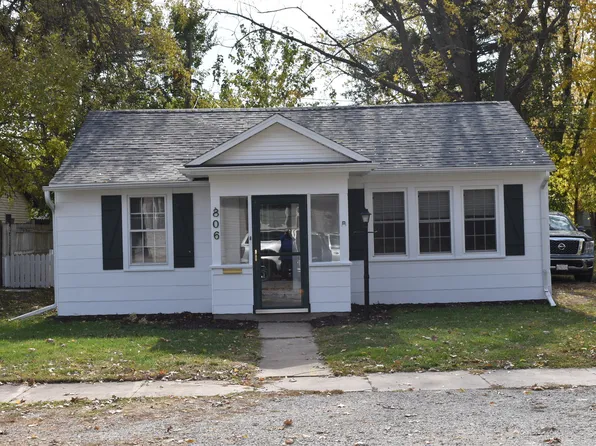 806 E Washington St, Pontiac, IL 61764
