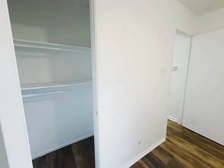 9906 Hundred Oaks Cir #B — Photo 20