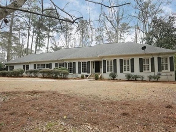 Large windows and open space allows plenty of sunshine throughout the house.