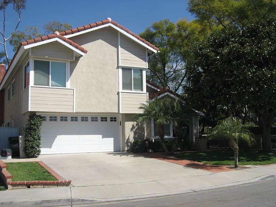 Beautiful, mature landscape welcomes you home