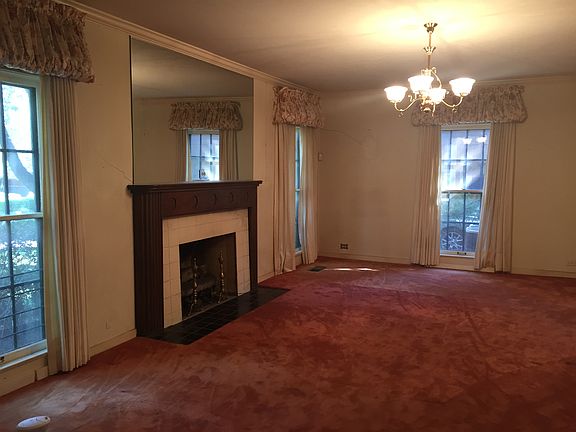 3rd image of 619 E Mandalay Dr