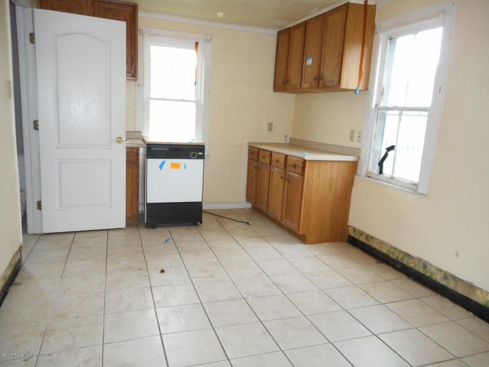 320 Simpson St Peckville, PA, 18452 Apartments for Rent Zillow