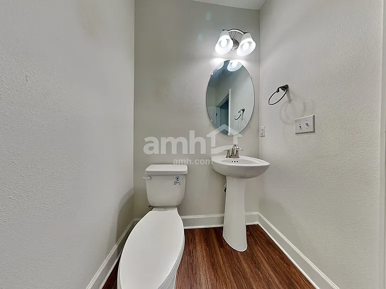 1005 Walden Pond Dr — Photo 8