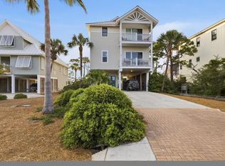 1637 Wayfarers Ct, Saint George Island, FL 32328