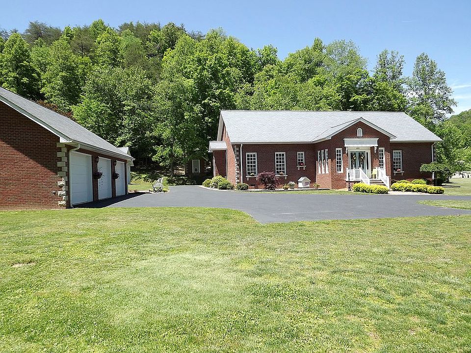 House with 1.8 acres