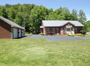 893 State Route 2039, Hagerhill, KY 41222