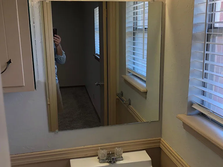 3613 N Drexel Blvd — Photo 23