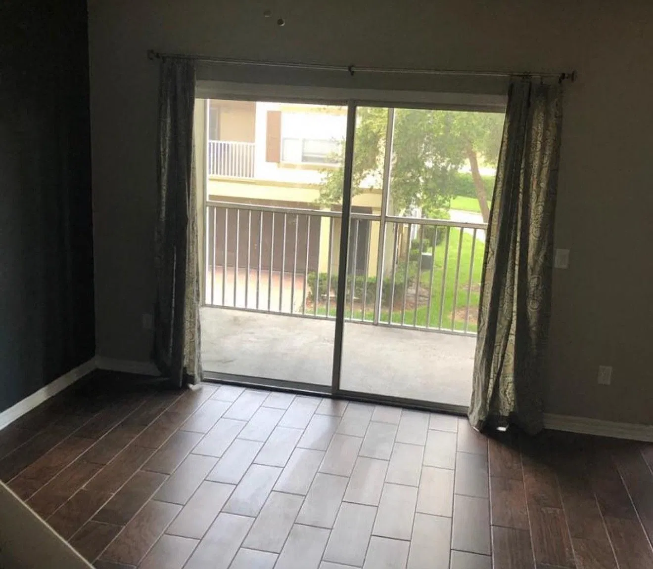2352 Grand Central Pkwy — Photo 2