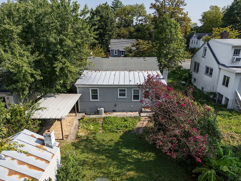 1322 Chesapeake St — Photo 13