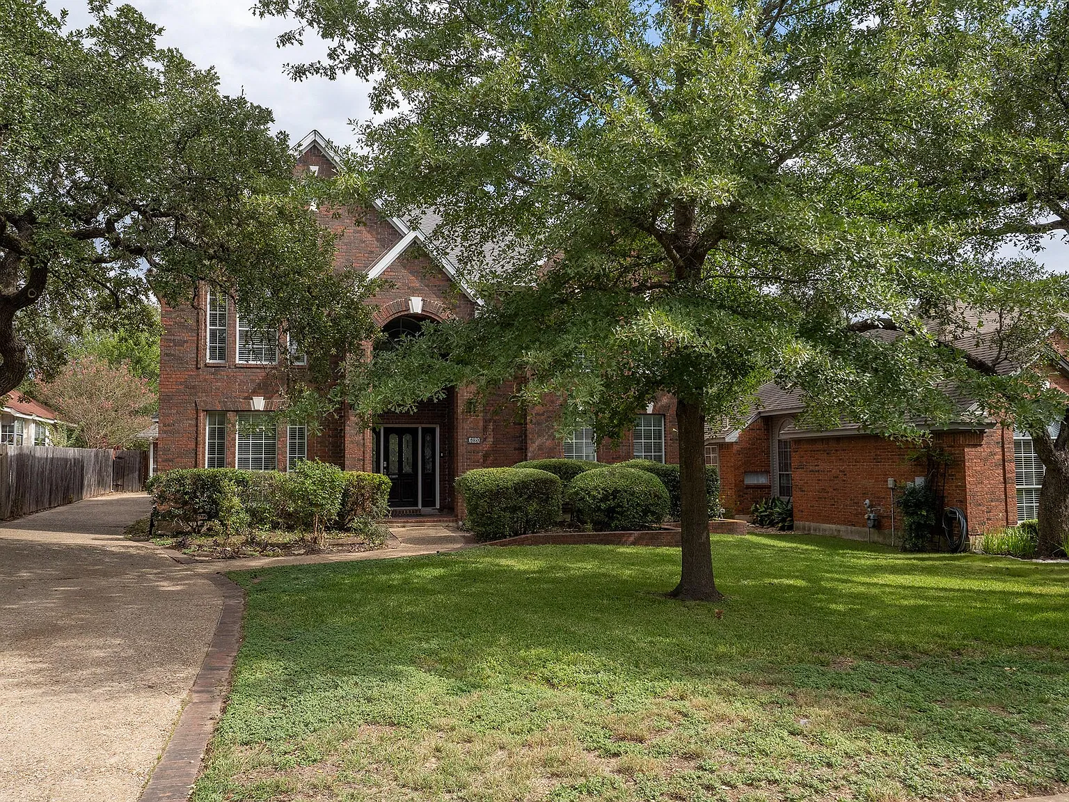 4 bed, 4.0 bath, 3105 sqft, $5,250 — Photo 2