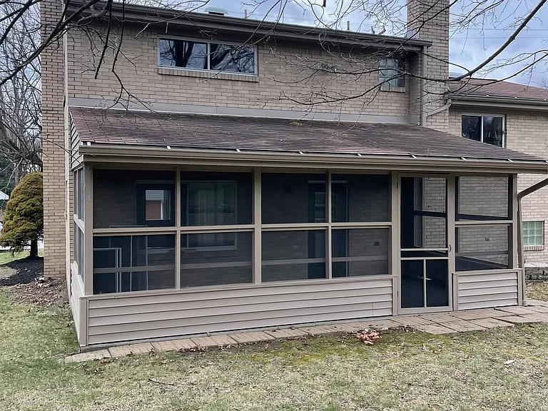 140 Peony Ave — Photo 5