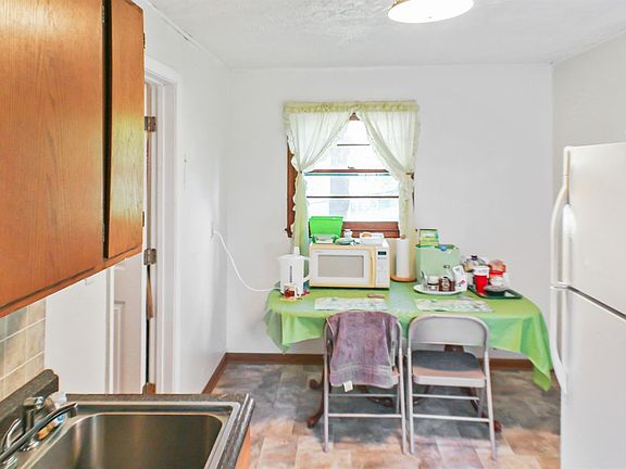 5th image of 412 Cork St Lot 8