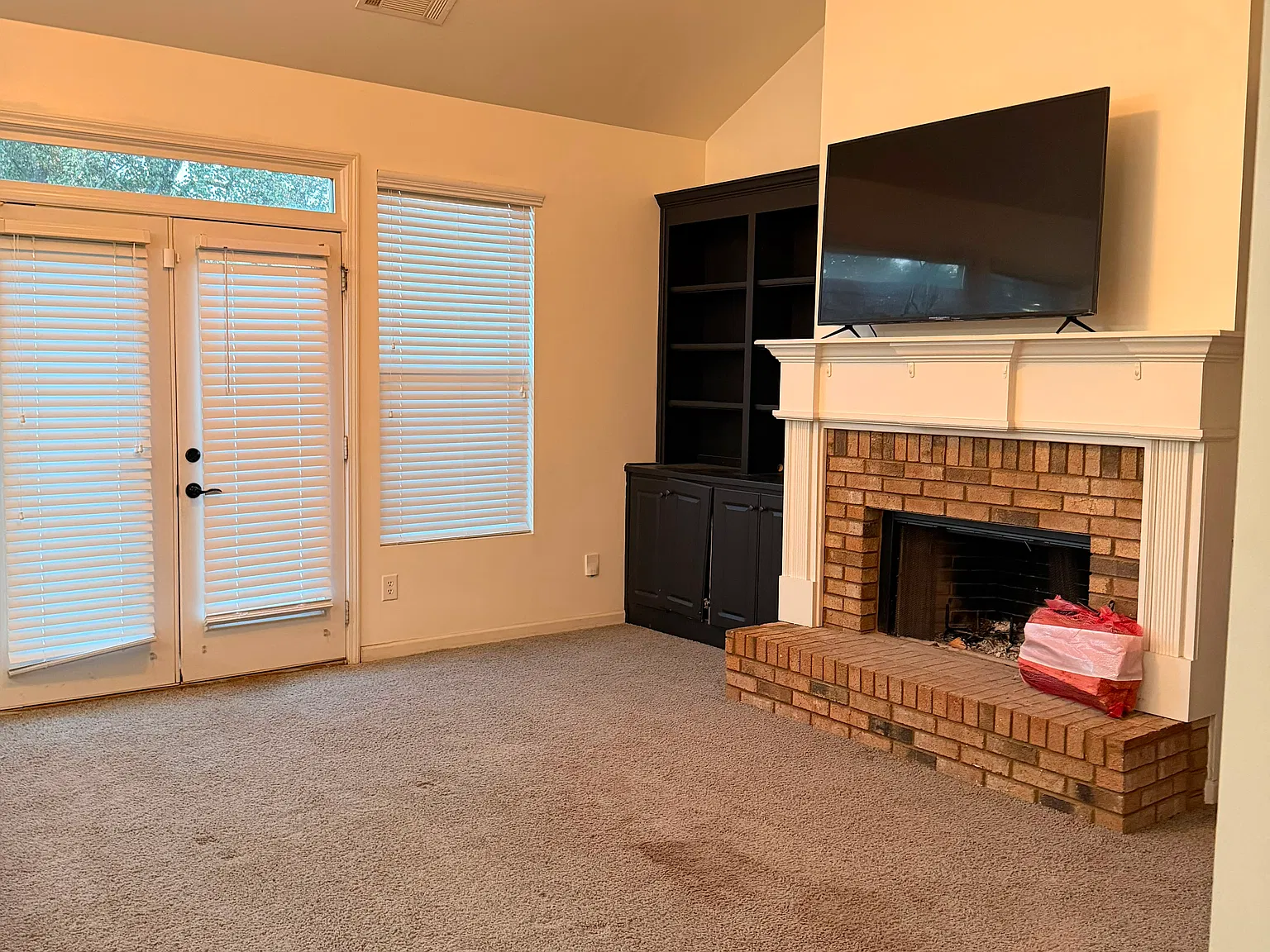 4 bed, 1906 sqft, $1,900 — Photo 2