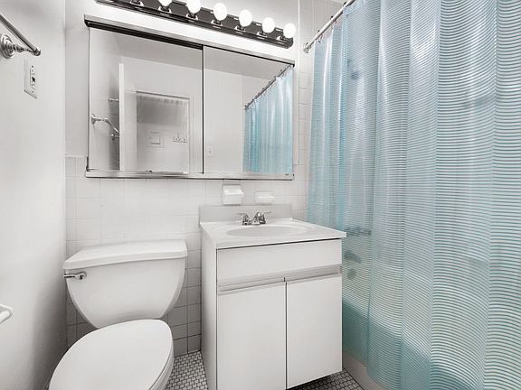 3rd image of 9 Barrow St APT 2H