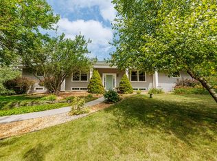 W227S2416 Morningside CIRCLE, Waukesha, WI 53186