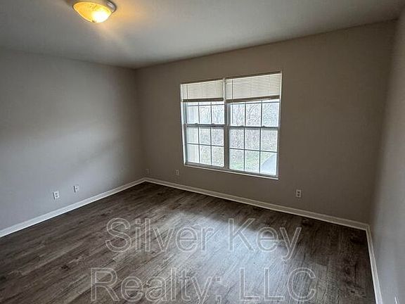 3rd image of 220 Willow Creek Dr APT 5
