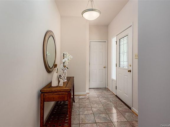 5th image of 121 Laurel Hills Dr