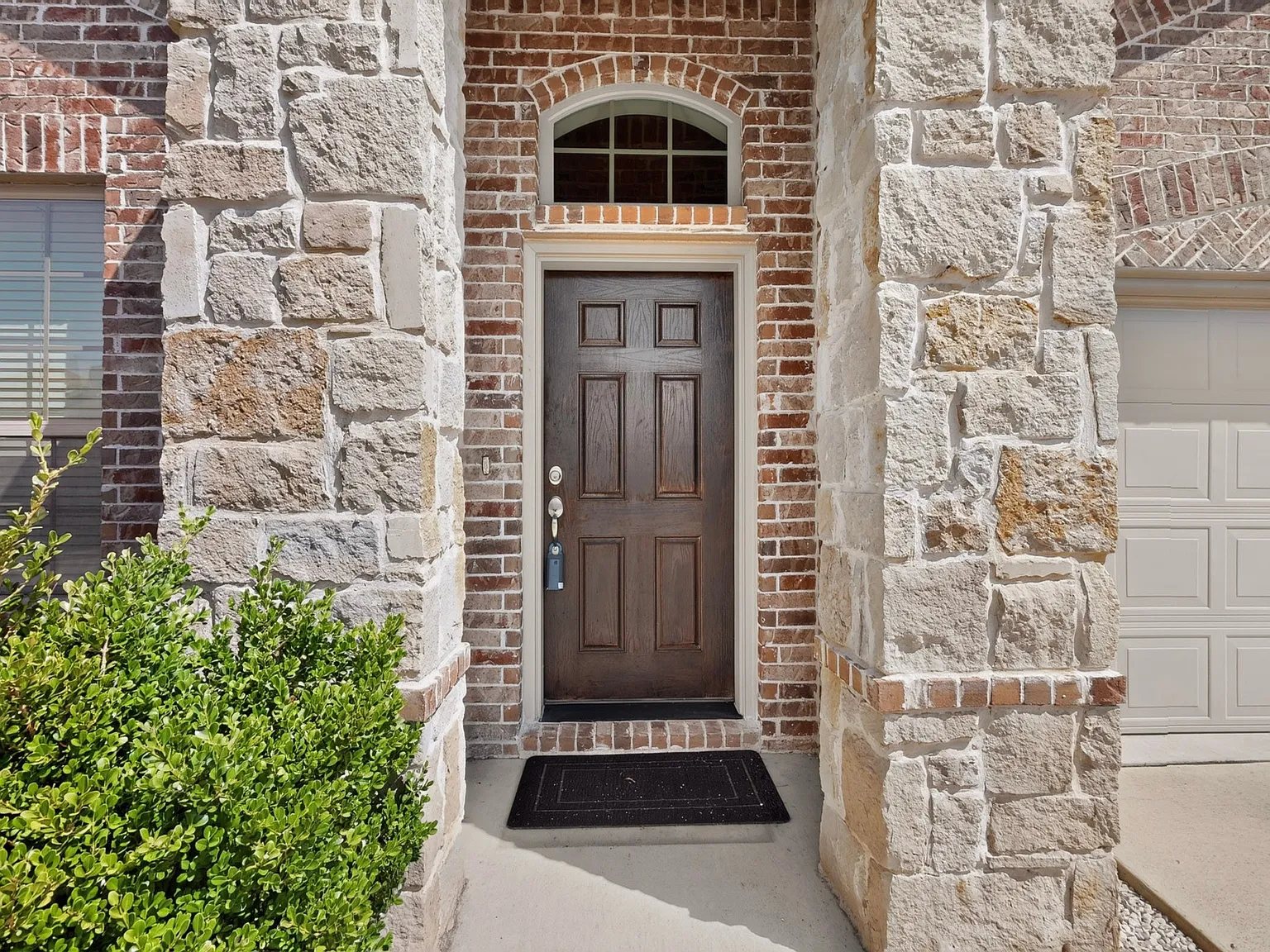3 bed, 1740 sqft, $2,150 — Photo 3