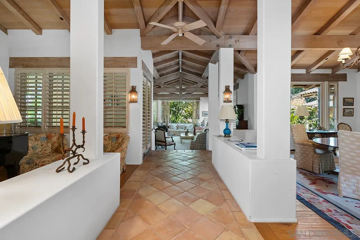 4 bed, 5.5 bath, 5131 sqft, $20,000 — Photo 3