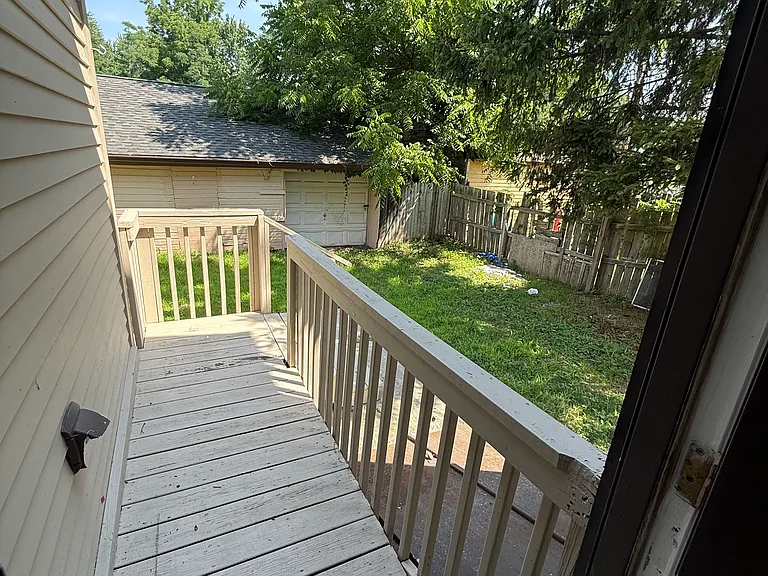 274 E Washington Ave — Photo 5