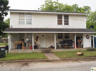 406 Bowie St, Hallettsville, TX 77964