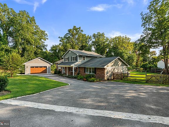 2nd image of 384 Eagle Hill Rd