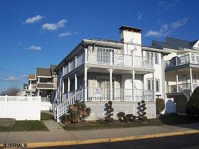 1st image of 203 E 14th St