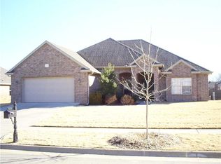614 N Sundance Dr, Fayetteville, AR 72704