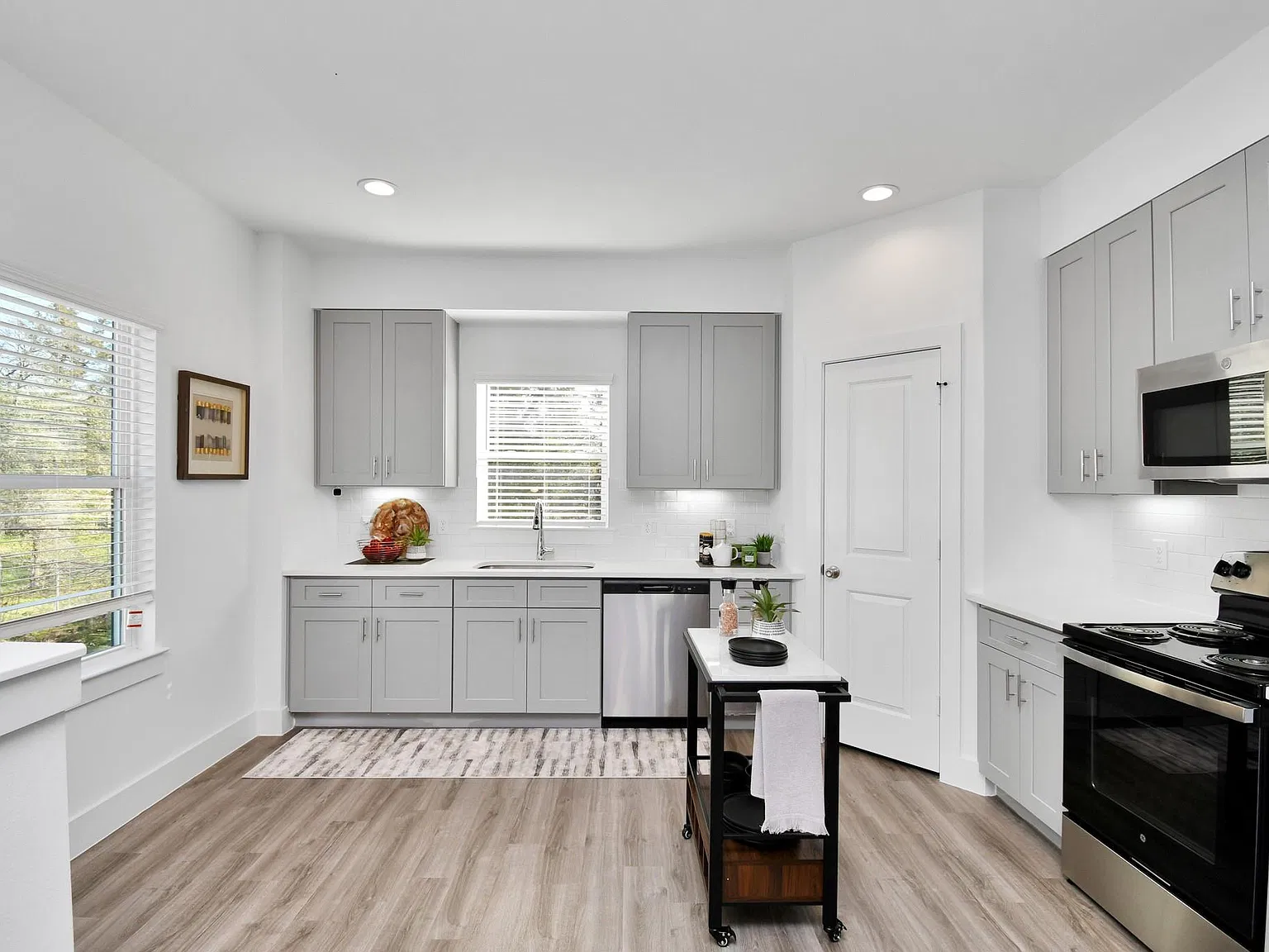 2 bed, 2.0 bath, 1200 sqft, $1,795 — Photo 3