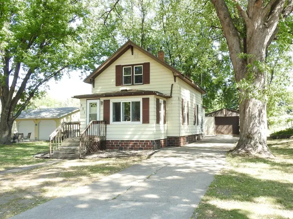 531 1st St S, Winsted, MN 55395