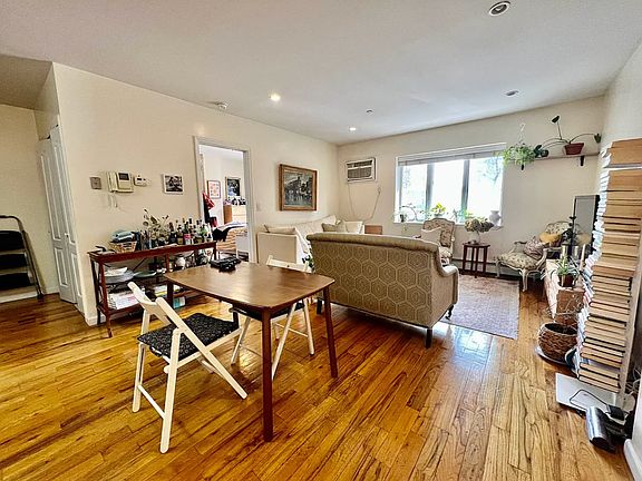 4th image of 567 Warren St APT 201