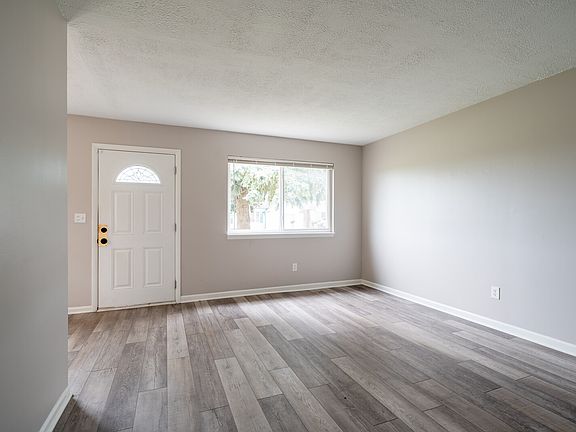 4th image of 20327 Ellis St