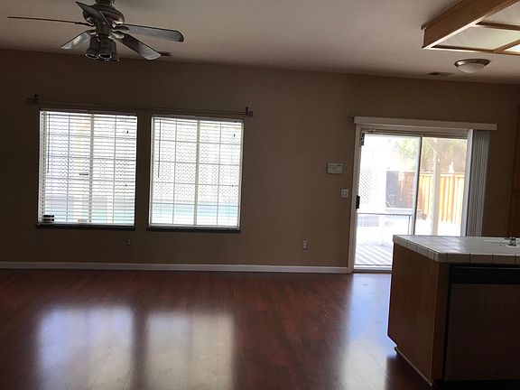 3rd image of 2215 Tahoe Cir