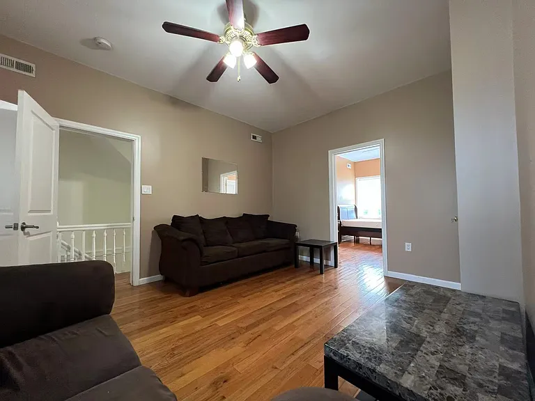 125 S 16th St #2 — Photo 4