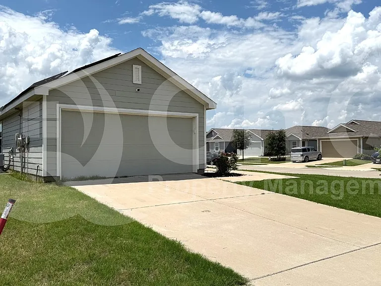 5322 Longshadow Dr — Photo 3