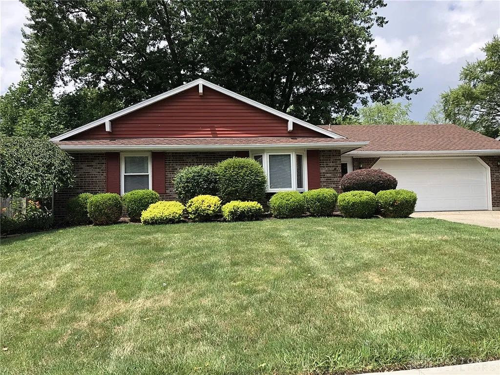 145 Pinecone Dr photo 1