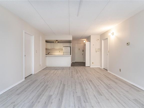 4th image of 1376 Midland Ave APT 410